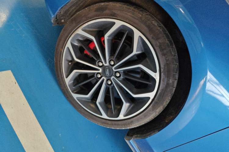 Used Ford Focus 2020 Sedan EcoBoost 180 Automatic ST Line Left Front Wheel Hub
