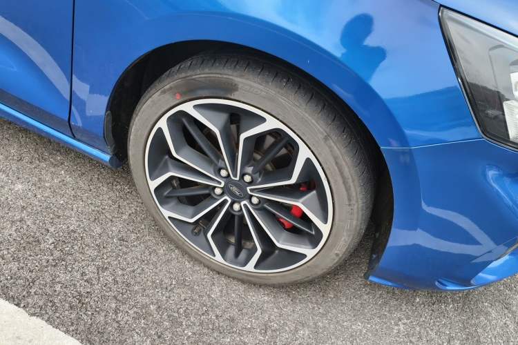 Used Ford Focus 2020 Sedan EcoBoost 180 Automatic ST Line Right Front Wheel Hub