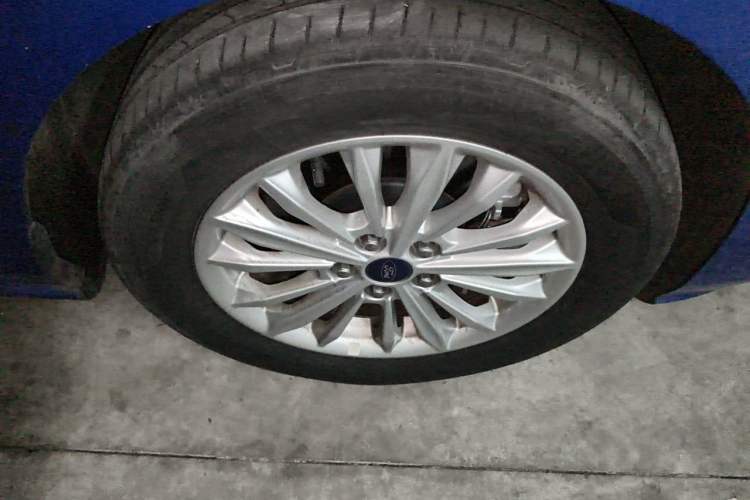 Used Ford Focus 2020 Sedan EcoBoost 180 Automatic Trend Edition Right Front Wheel Hub
