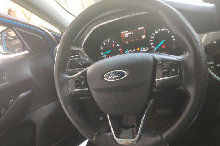 Used Ford Focus 2020 Sedan EcoBoost 180 Automatic Trend Edition Steering Wheel