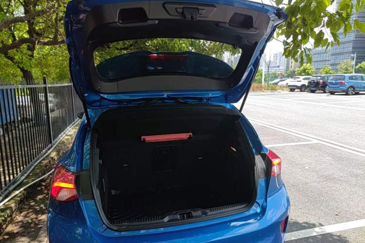 Used Ford Focus 2020 Hatchback EcoBoost 180 Automatic ST Line Trunk