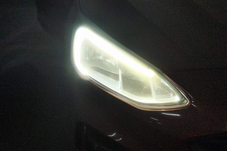 Used Ford Focus 2020 Hatchback 1.5L Automatic Sharp Edition Right Front Headlight
