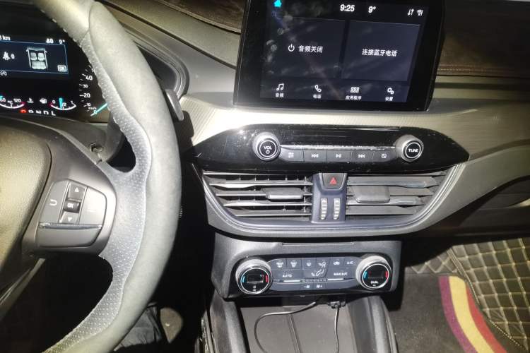 Used Ford Focus 2020 Sedan EcoBoost 180 Automatic Trend Edition Audio And AC Panel