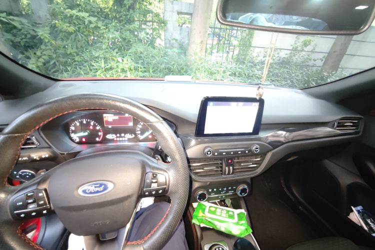 Used Ford Focus 2020 Sedan EcoBoost 180 Automatic ST Line Center Console