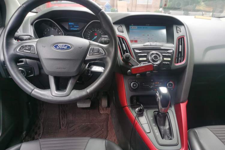 Used Ford Focus 2020 Hatchback Classic 1.5L Automatic Trendy Model Center Console