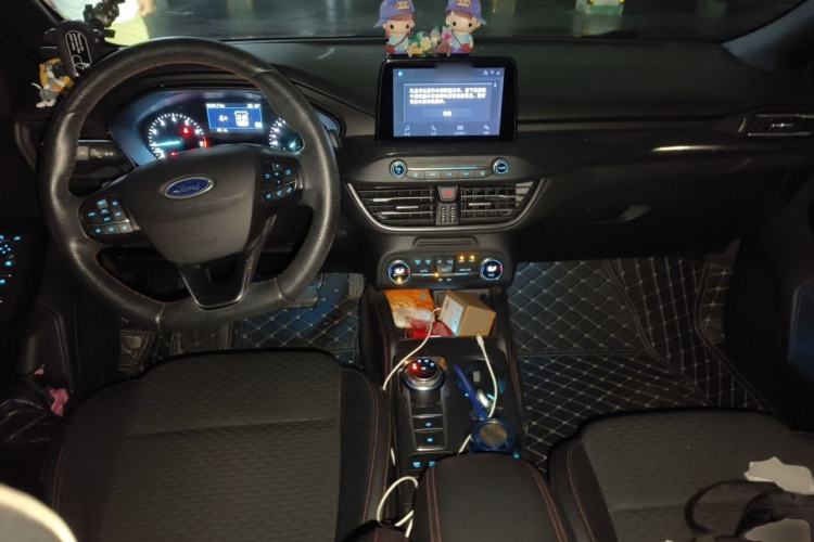 Used Ford Focus 2020 Sedan EcoBoost 180 Automatic ST Line Center Console
