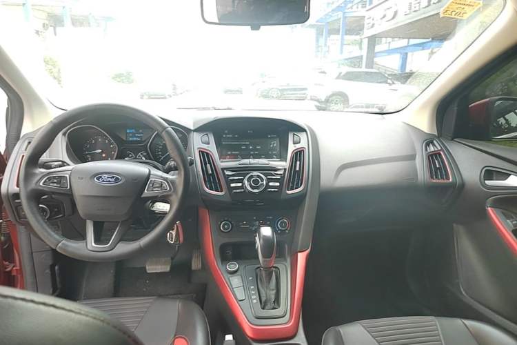 Used Ford Focus 2020 Hatchback Classic 1.5L Automatic Trendy Model Center Console
