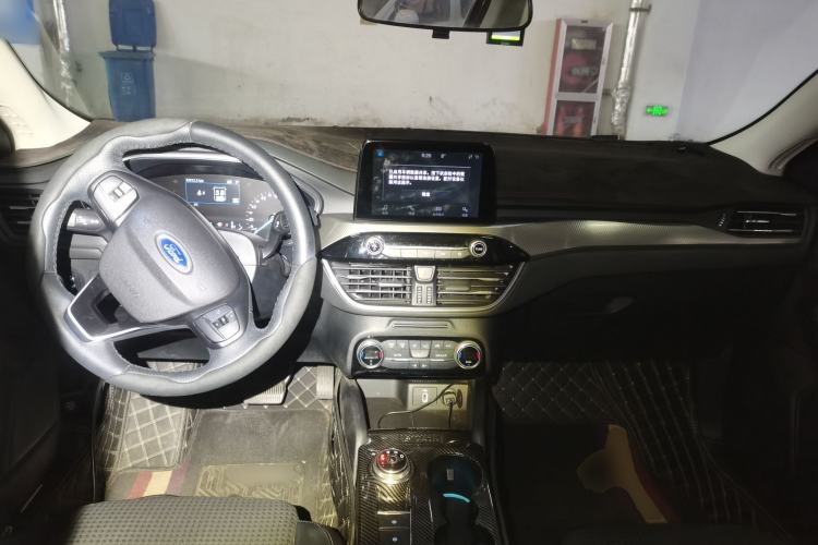 Used Ford Focus 2020 Sedan EcoBoost 180 Automatic Trend Edition Center Console