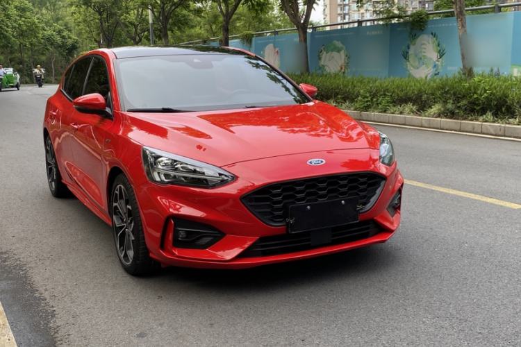 Used Ford Focus 2020 Hatchback EcoBoost 180 Automatic ST Line Exterior 2