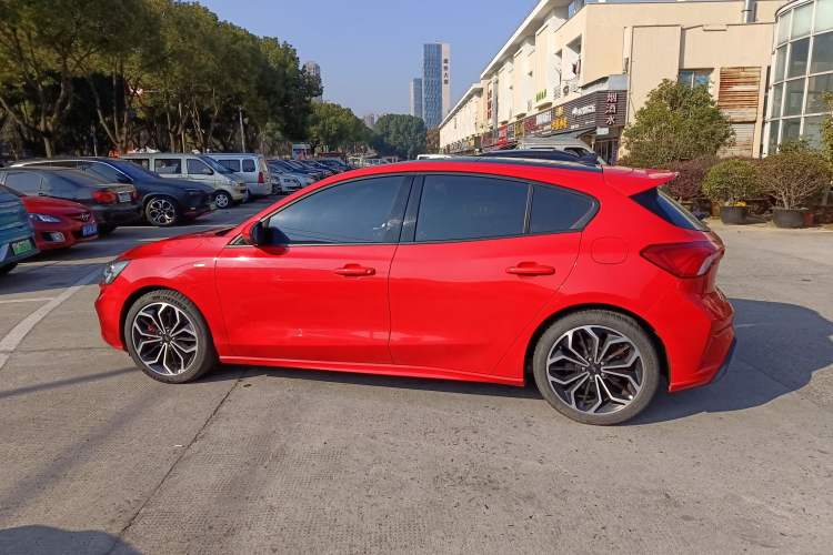 Used Ford Focus 2020 Hatchback EcoBoost 180 Automatic ST Line Exterior 4