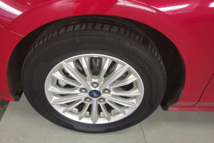 Used Ford Focus 2020 Sedan EcoBoost 180 Automatic Trend Edition Exterior 4