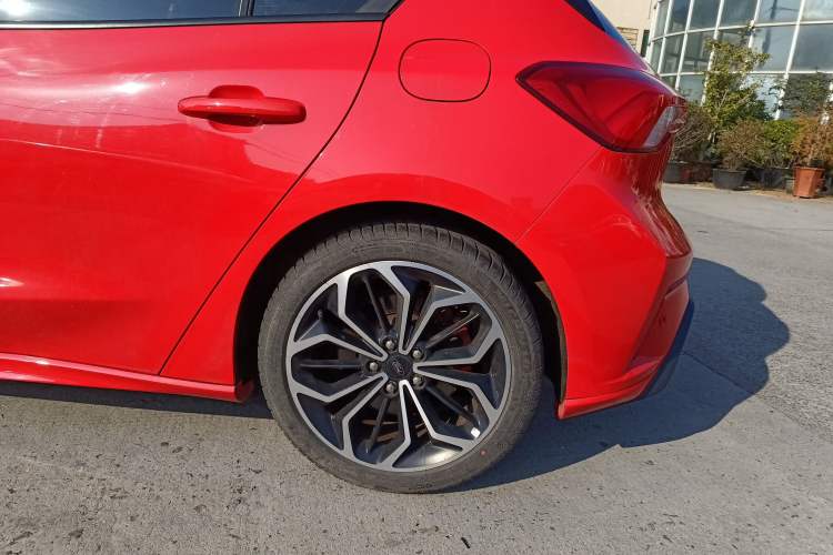 Used Ford Focus 2020 Hatchback EcoBoost 180 Automatic ST Line Exterior 6
