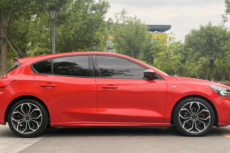 Used Ford Focus 2020 Hatchback EcoBoost 180 Automatic ST Line Exterior 6