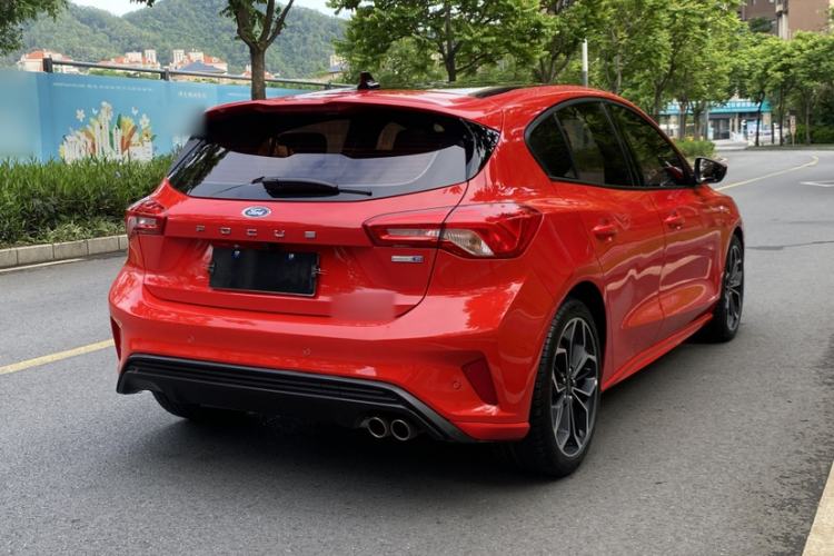 Used Ford Focus 2020 Hatchback EcoBoost 180 Automatic ST Line Exterior 6
