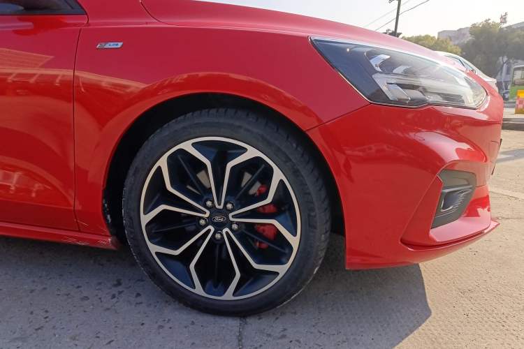 Used Ford Focus 2020 Hatchback EcoBoost 180 Automatic ST Line Exterior 9