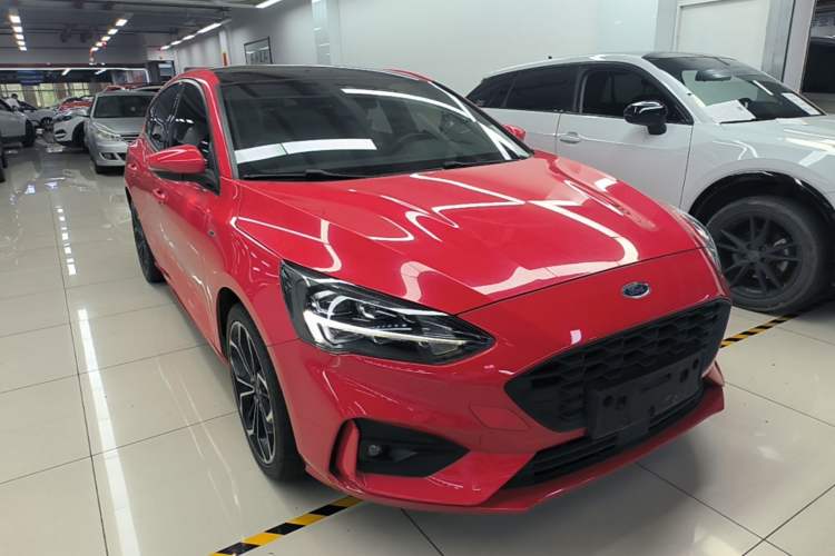 Used Ford Focus 2020 Hatchback EcoBoost 180 Automatic ST Line Front Right 45 Deg