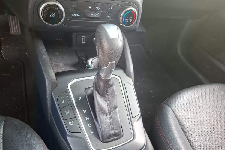 Used Ford Focus 2020 Hatchback 1.5L Automatic Sharp Edition Gear Lever