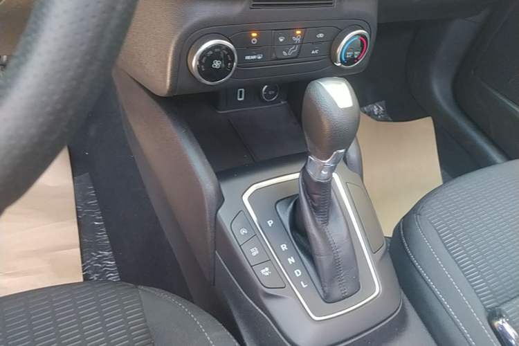 Used Ford Focus 2020 Sedan 1.5L Automatic Sharp Edition Gear Lever