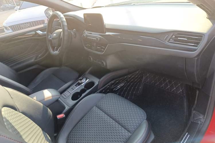 Used Ford Focus 2020 Hatchback EcoBoost 180 Automatic ST Line Interior 1