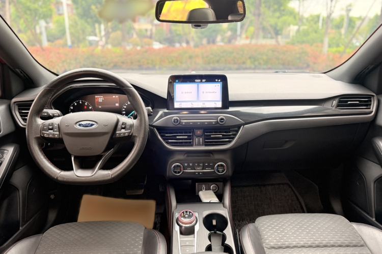 Used Ford Focus 2020 Hatchback EcoBoost 180 Automatic ST Line Interior 1