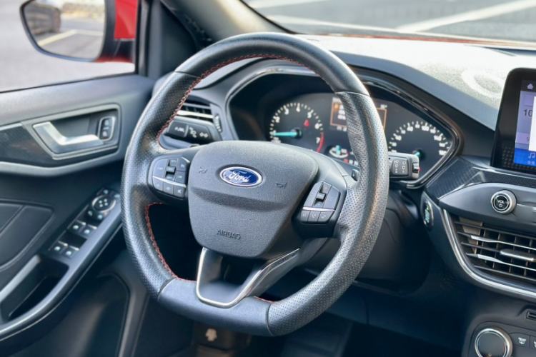 Used Ford Focus 2020 Hatchback EcoBoost 180 Automatic ST Line Interior 11