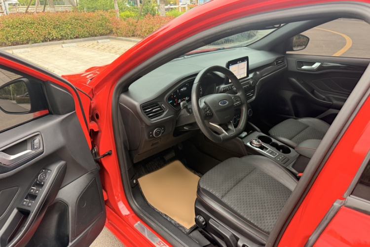 Used Ford Focus 2020 Hatchback EcoBoost 180 Automatic ST Line Interior 3
