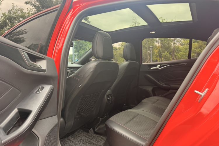 Used Ford Focus 2020 Hatchback EcoBoost 180 Automatic ST Line Interior 4
