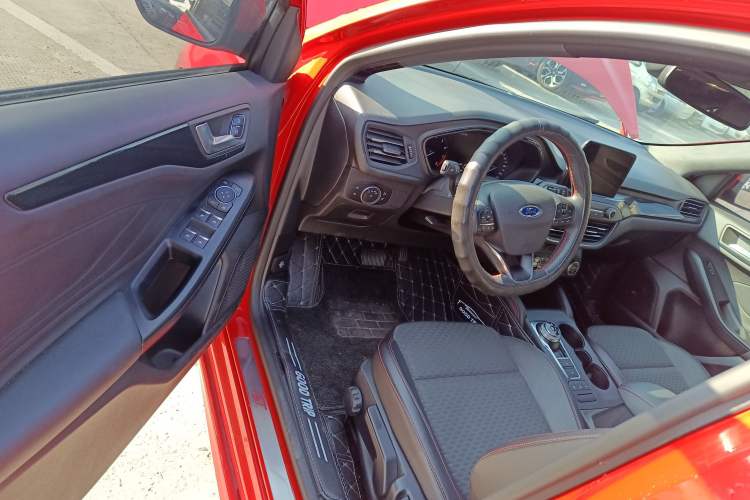 Used Ford Focus 2020 Hatchback EcoBoost 180 Automatic ST Line Interior 5