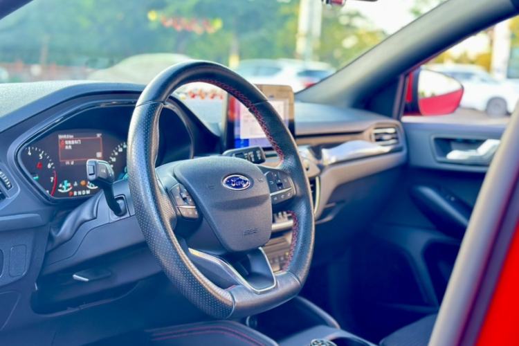 Used Ford Focus 2020 Hatchback EcoBoost 180 Automatic ST Line Interior 8