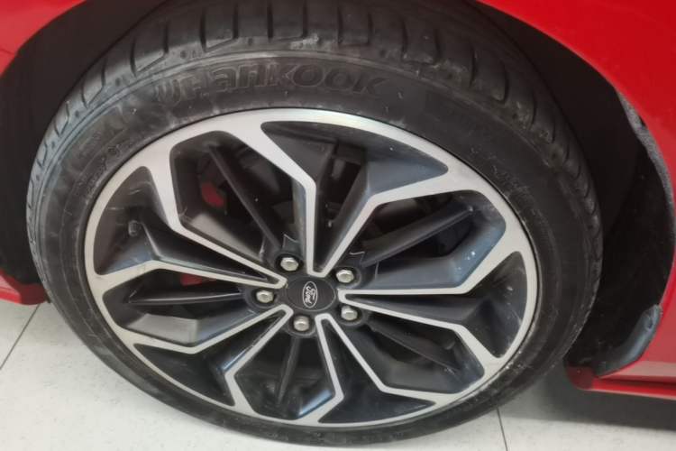 Used Ford Focus 2020 Sedan EcoBoost 180 Automatic ST Line Left Front Wheel Hub