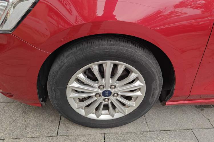 Used Ford Focus 2020 Sedan EcoBoost 180 Automatic Trend Edition Left Front Wheel Hub