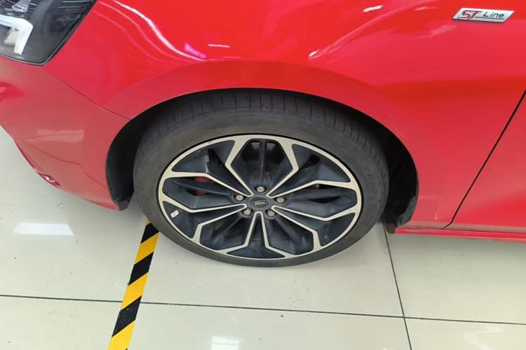 Used Ford Focus 2020 Hatchback EcoBoost 180 Automatic ST Line Left Front Wheel Hub