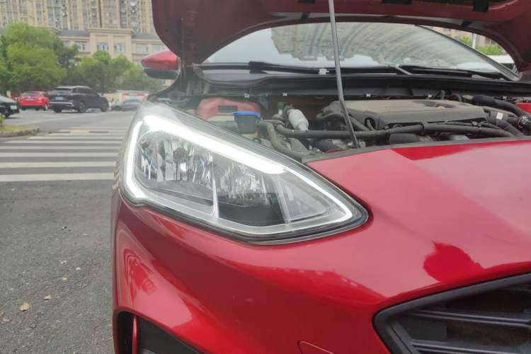 Used Ford Focus 2020 Hatchback 1.5L Automatic Sharp Edition Right Front Headlight
