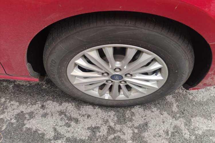 Used Ford Focus 2020 Sedan EcoBoost 180 Automatic Trend Edition Right Front Wheel Hub