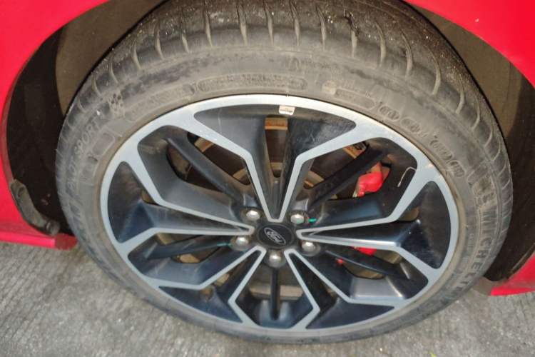 Used Ford Focus 2020 Sedan EcoBoost 180 Automatic ST Line Right Front Wheel Hub