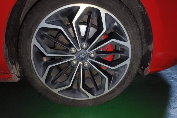 Used Ford Focus 2020 Sedan EcoBoost 180 Automatic ST Line Right Front Wheel Hub