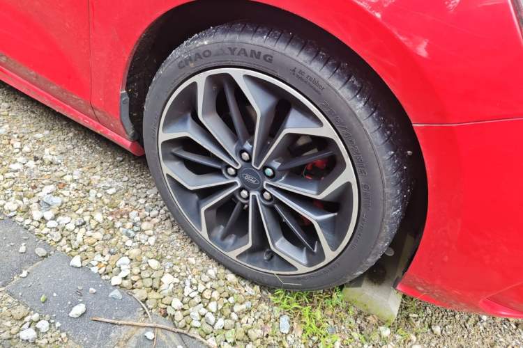 Used Ford Focus 2020 Sedan EcoBoost 180 Automatic ST Line Right Front Wheel Hub