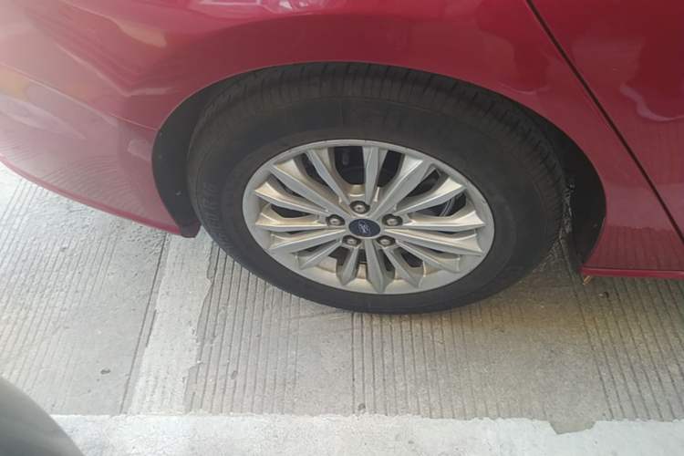 Used Ford Focus 2020 Sedan 1.5L Automatic Sharp Edition Right Rear Wheel Hub