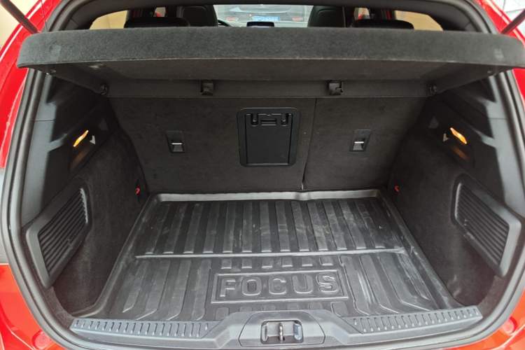 Used Ford Focus 2020 Hatchback EcoBoost 180 Automatic ST Line Trunk