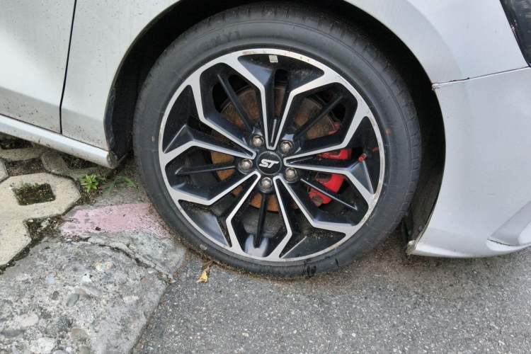 Used Ford Focus 2020 Hatchback EcoBoost 180 Automatic ST Line Right Front Wheel Hub