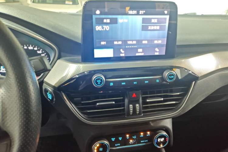 Used Ford Focus 2020 Sedan EcoBoost 180 Automatic Trend Edition Audio And AC Panel