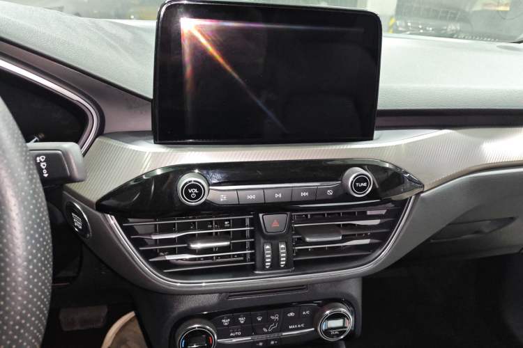 Used Ford Focus 2020 Sedan EcoBoost 180 Automatic Trend Edition Audio And AC Panel