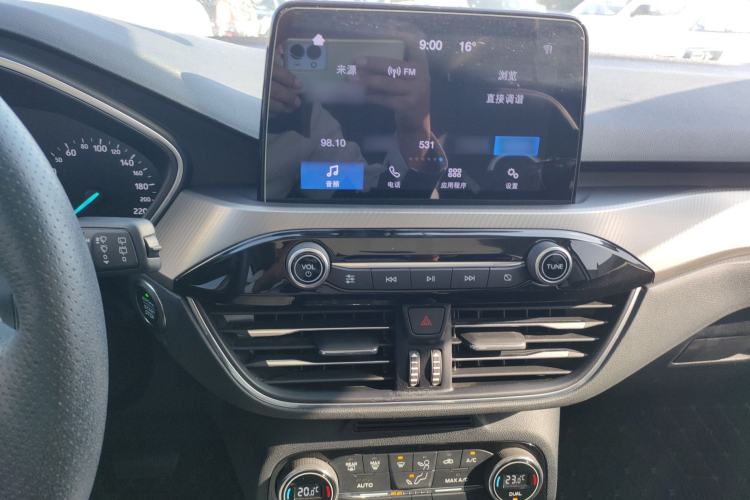 Used Ford Focus 2020 Hatchback EcoBoost 180 Automatic Trend Edition Audio And AC Panel