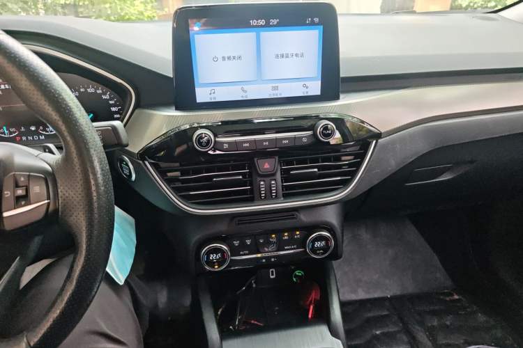 Used Ford Focus 2020 Sedan EcoBoost 180 Automatic Trend Edition Audio And AC Panel