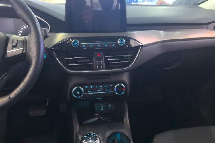 Used Ford Focus 2020 Sedan EcoBoost 180 Automatic Trend Edition Audio And AC Panel