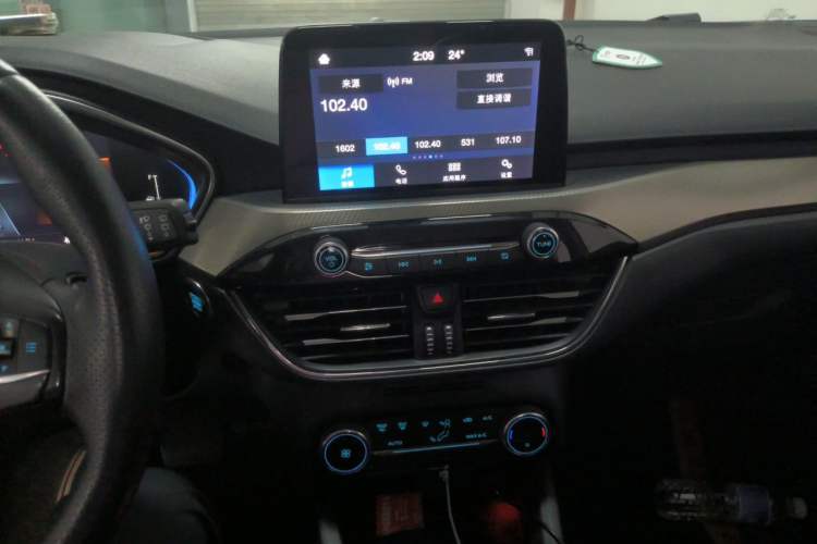 Used Ford Focus 2020 Sedan EcoBoost 180 Automatic Trend Edition Audio And AC Panel
