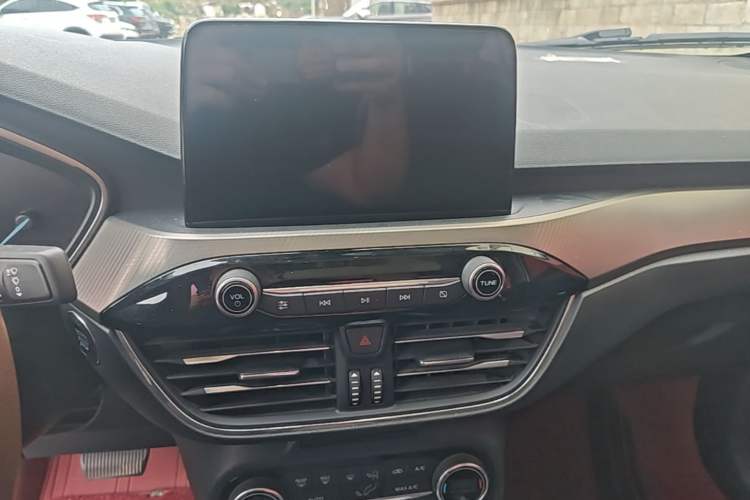 Used Ford Focus 2020 Sedan EcoBoost 180 Automatic Trend Edition Audio And AC Panel