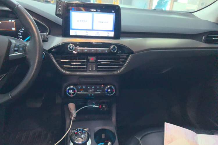 Used Ford Focus 2020 Hatchback EcoBoost 180 Automatic Trend Edition Audio And AC Panel