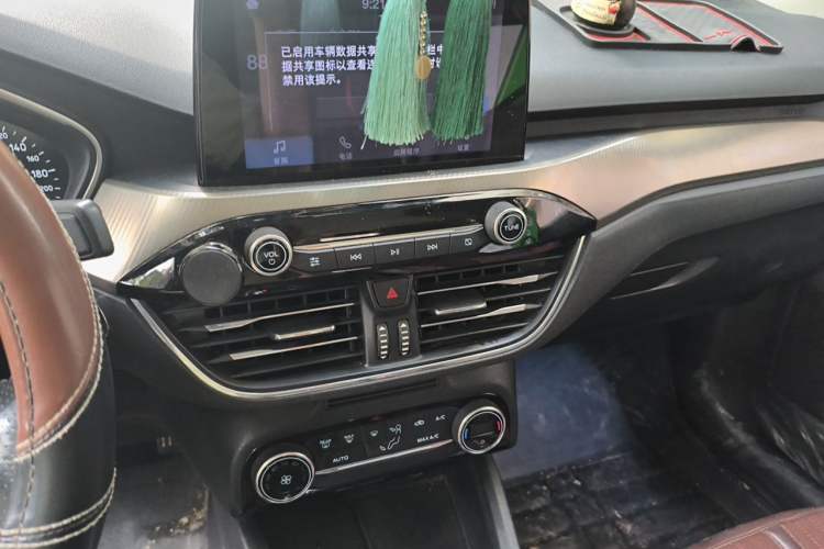 Used Ford Focus 2020 Sedan EcoBoost 180 Automatic Trend Edition Audio And AC Panel