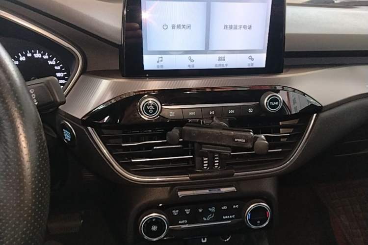 Used Ford Focus 2020 Sedan EcoBoost 180 Automatic Trend Edition Audio And AC Panel